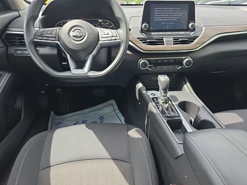 Used 2025 Nissan Altima 2.5 SV FWD image 18