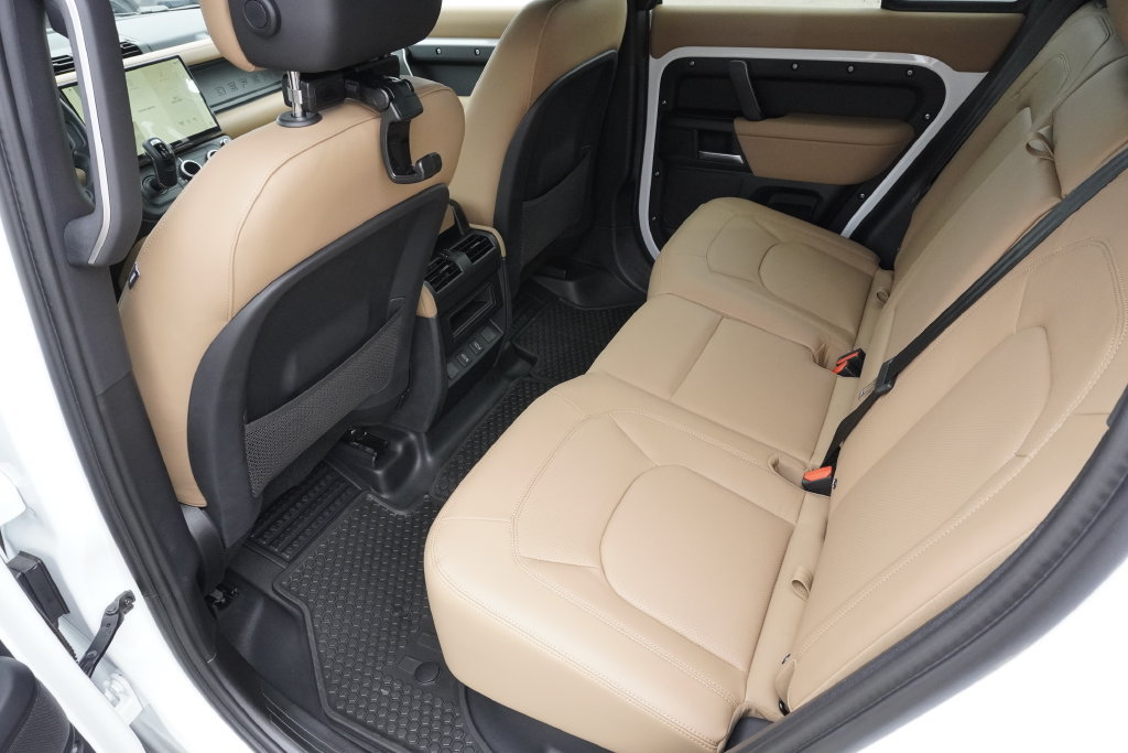 New 2026 Land Rover Defender 110 X-Dynamic SE AWD/4WD image 29