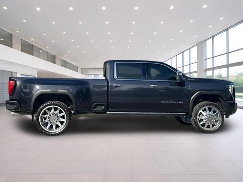 Used 2025 GMC Sierra 3500 Denali Ultimate AWD/4WD image 3