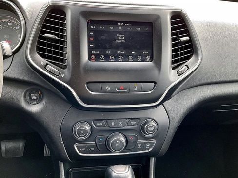 Used 2021 Jeep Cherokee Latitude Plus AWD/4WD image 16