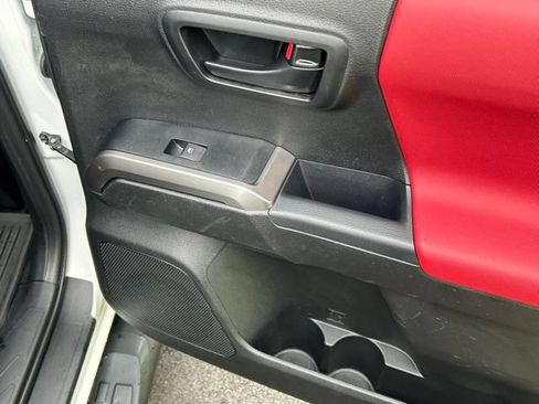 Used 2022 Toyota Tacoma SR5 w/ Technology Package AWD/4WD image 40