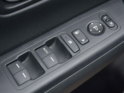 Used 2025 Honda CR-V LX image 13