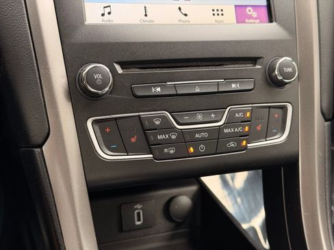 Used 2017 Ford Fusion SE w/ Equipment Group 602A FWD image 35