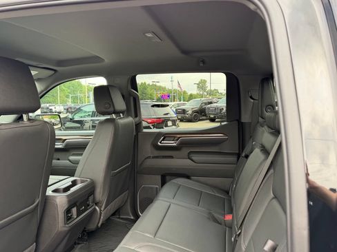 Used 2025 Chevrolet Silverado 1500 LT Trail Boss w/ Convenience Package II AWD/4WD image 10
