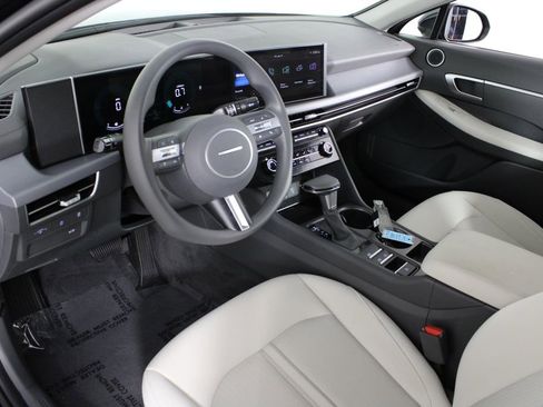 Used 2025 Hyundai Sonata SE image 16