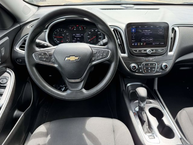 Used 2025 Chevrolet Malibu LT FWD image 3