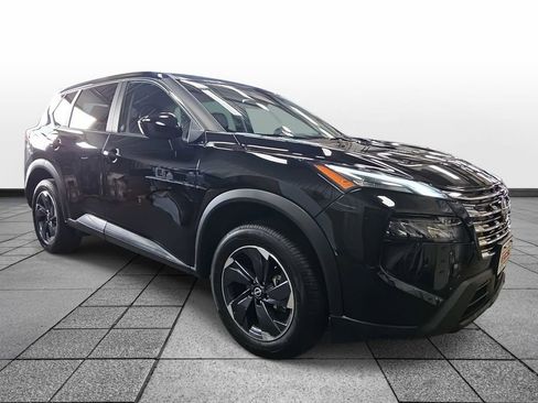 Used 2024 Nissan Rogue SV image 3