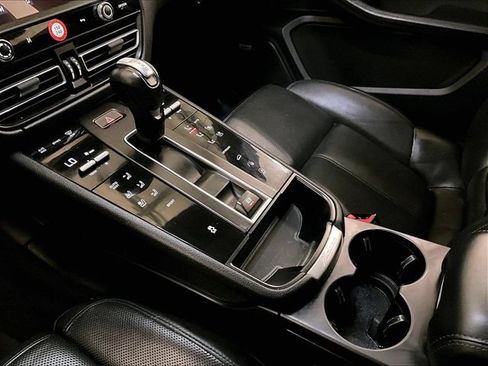 Used 2023 Porsche Macan AWD/4WD image 16