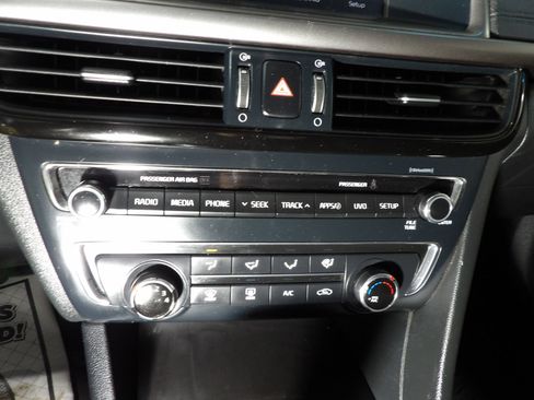 Used 2018 Kia Optima LX w/ 17" Alloy Wheels Package FWD image 15