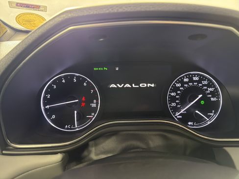 Used 2019 Toyota Avalon Limited w/ Advanced Safety Package FWD image 14