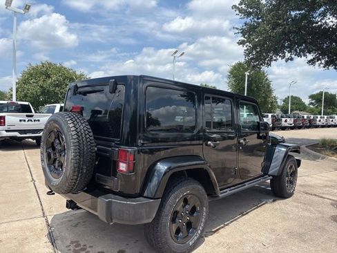 Used 2015 Jeep Wrangler Unlimited Sahara AWD/4WD image 5