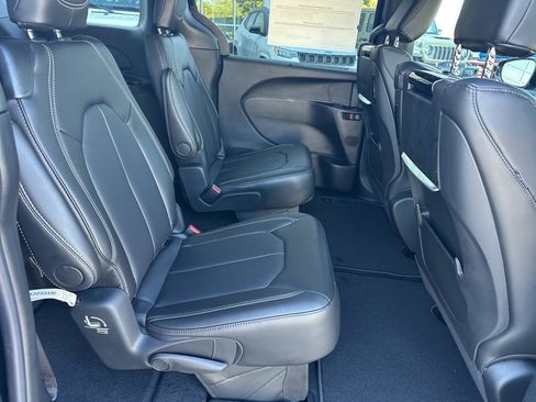 New 2026 Chrysler Pacifica Select image 46