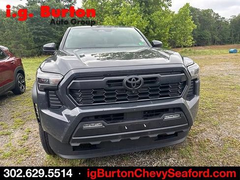 Used 2025 Toyota Tacoma TRD Off-Road w/ TRD Off Road Premium Package AWD/4WD image 2