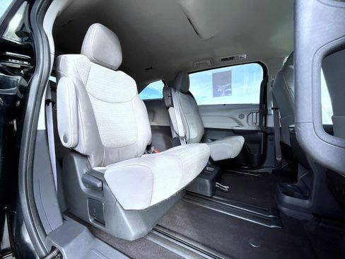 Used 2024 Toyota Sienna LE image 22