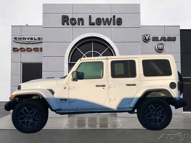 Used 2025 Jeep Wrangler Unlimited Sahara AWD/4WD image 1