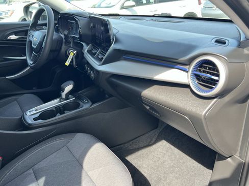 Used 2024 Chevrolet Trax LS w/ LS Convenience Package image 28