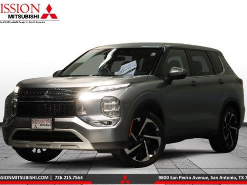 Used 2023 Mitsubishi Outlander SE FWD image 1
