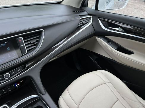 Used 2018 Buick Enclave Essence AWD/4WD image 28