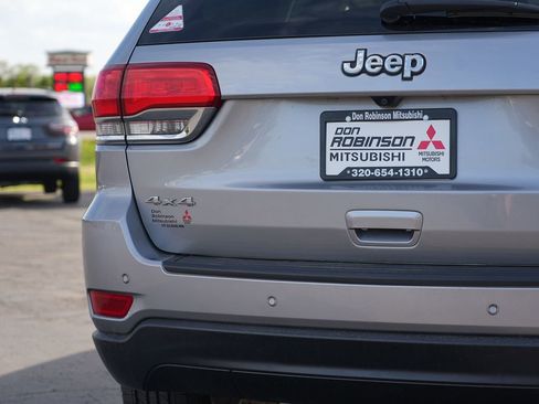 Used 2018 Jeep Grand Cherokee Laredo AWD/4WD image 10