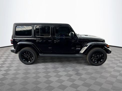 Used 2023 Jeep Wrangler Unlimited Sahara w/ Cold Weather Group AWD/4WD image 5