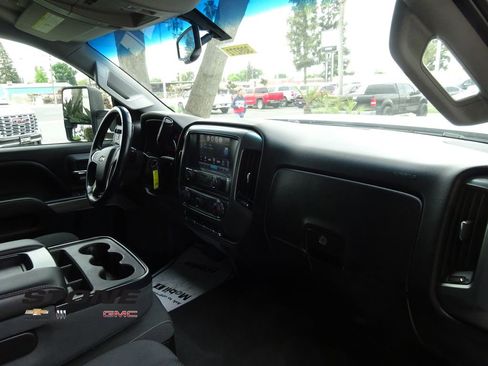 Used 2019 Chevrolet Silverado 2500 LT AWD/4WD image 16