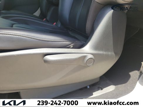 Used 2023 Chrysler Pacifica Touring-L FWD image 15