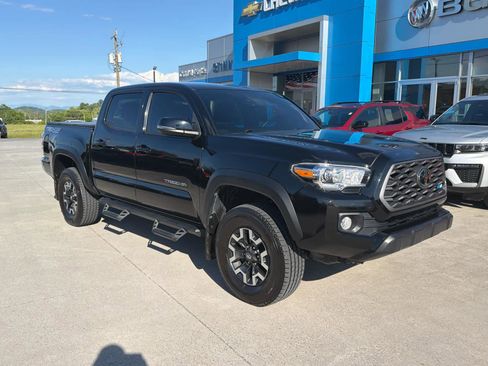 Used 2022 Toyota Tacoma TRD Off-Road AWD/4WD image 1