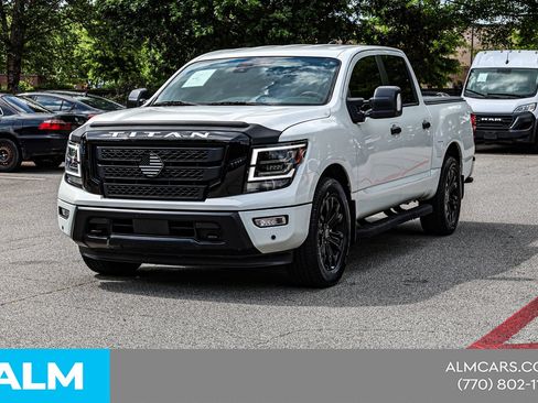 Used 2024 Nissan Titan SV w/ SV Convenience Package RWD image 4