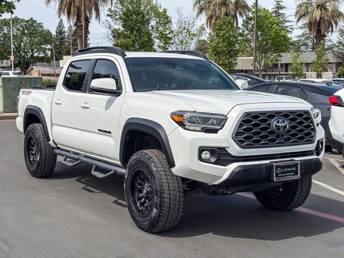 Used 2021 Toyota Tacoma TRD Off-Road w/ TRD Premium Off Road Package image 5