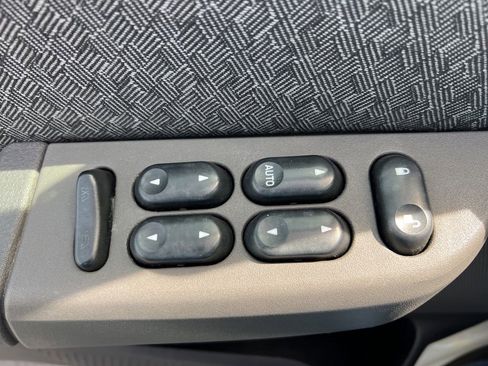 Used 2002 Ford Explorer XLS image 17