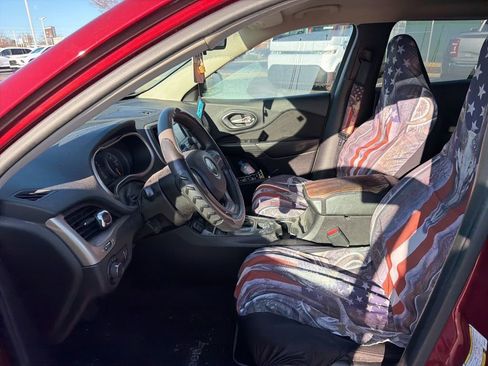 Used 2017 Jeep Cherokee Sport image 11