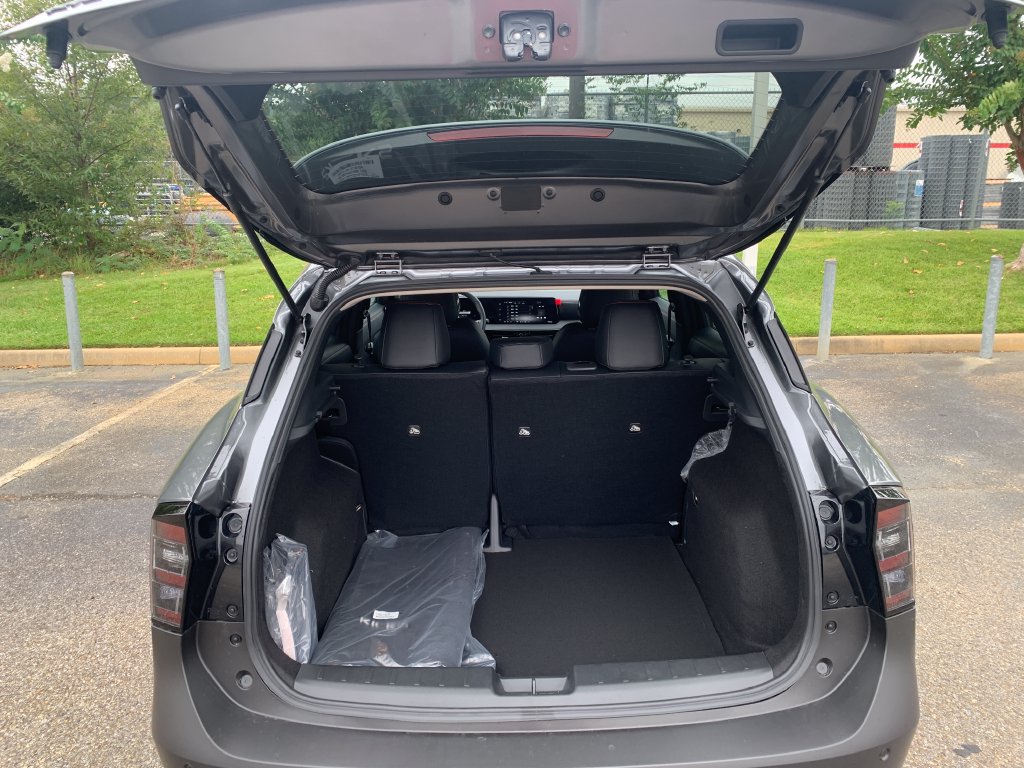 New 2027 Nissan Kicks SR w/ SR Premium Package FWD image 5