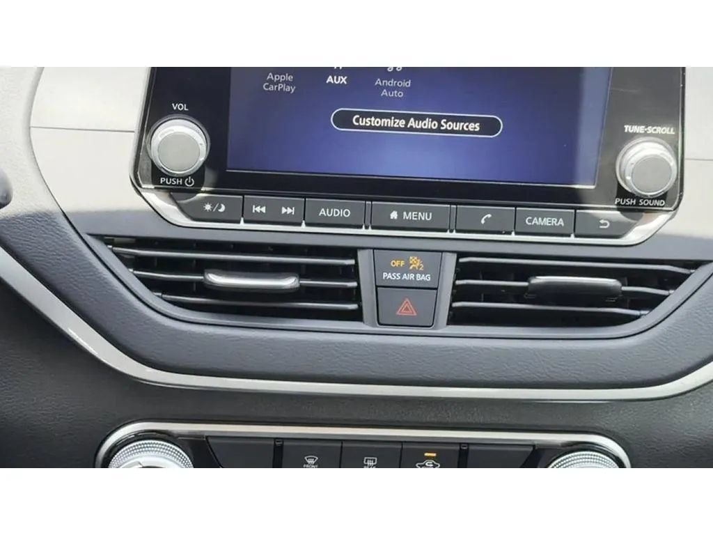 Used 2025 Nissan Altima 2.5 S FWD image 17