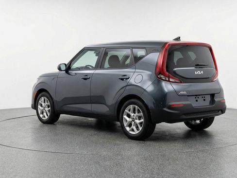Used 2025 Kia Soul LX w/ LX Technology Package FWD image 5