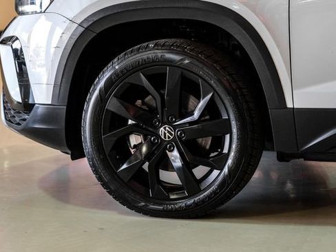 Used 2023 Volkswagen Taos SE w/ Panoramic Sunroof Package image 50