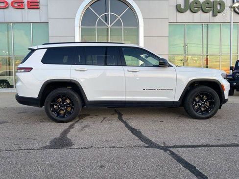 Certified 2024 Jeep Grand Cherokee L Laredo AWD/4WD image 4