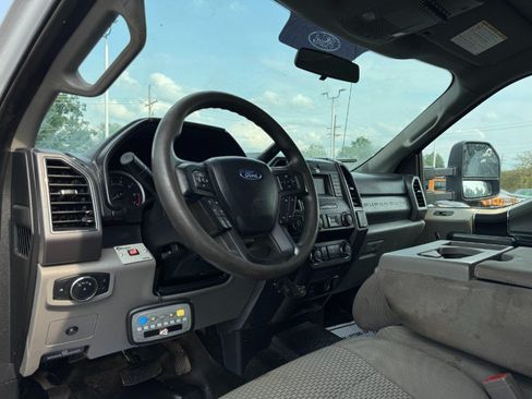 Used 2019 Ford F250 XLT w/ Camper Package AWD/4WD image 14
