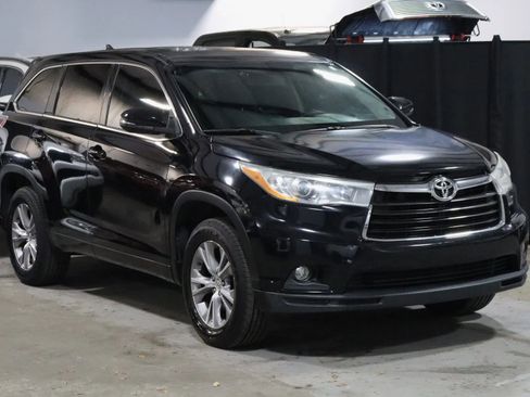 Used 2014 Toyota Highlander Plus image 3