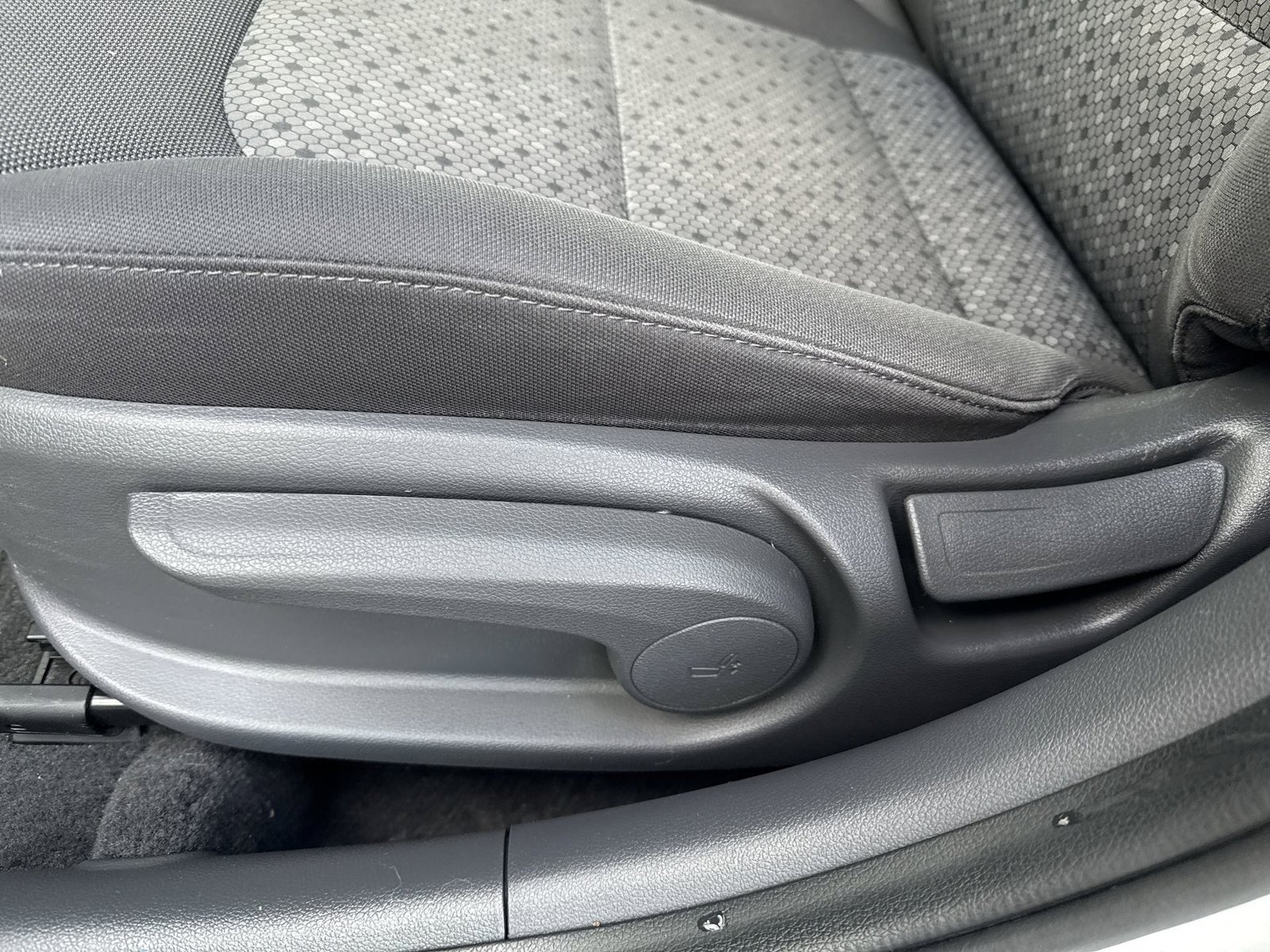 Used 2019 Hyundai Ioniq Blue FWD image 13