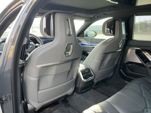 Used 2023 BMW 740i w/ Executive Package image 34