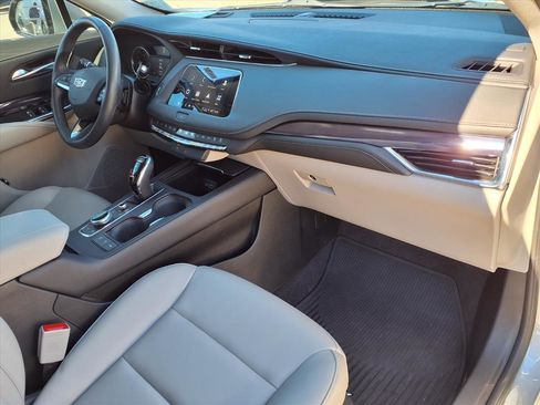 Used 2023 Cadillac XT4 Luxury image 8