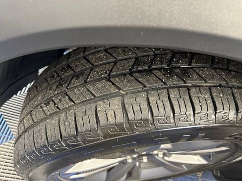 Used 2021 Ford Explorer XLT w/ Equipment Group 202A AWD/4WD image 29