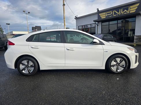 Used 2018 Hyundai Ioniq Blue image 10