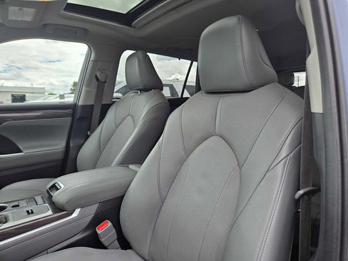 Used 2021 Toyota Highlander Limited AWD/4WD image 24