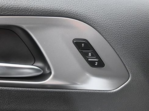 Used 2025 Chrysler Pacifica Select image 22