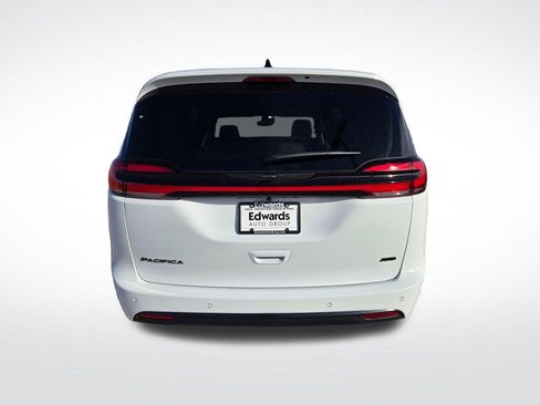 New 2026 Chrysler Pacifica Select AWD/4WD image 4