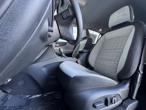 Used 2023 Chevrolet Equinox LT w/ Driver Convenience Package image 9