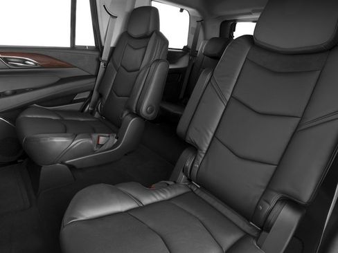 Used 2017 Cadillac Escalade Luxury AWD/4WD image 17