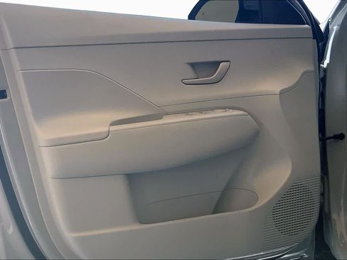 Certified 2025 Hyundai Kona SE FWD image 21