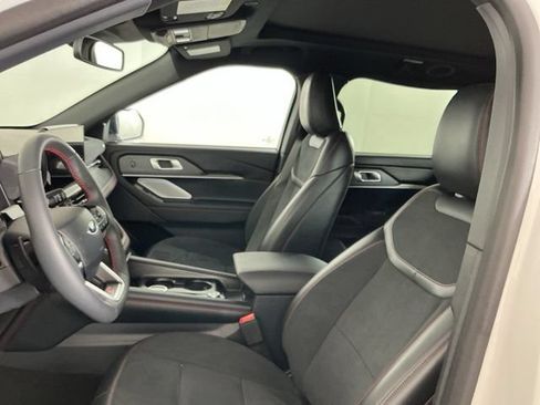Certified 2025 Ford Explorer ST AWD/4WD image 16
